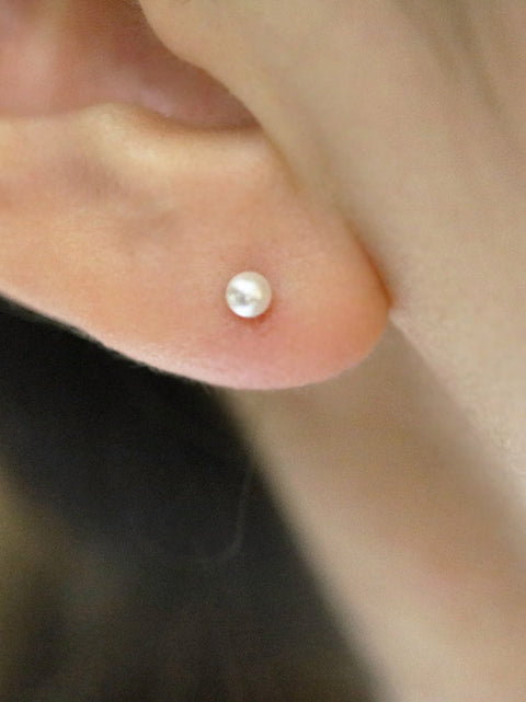 14K Gold pearl cartilage piercing 20g