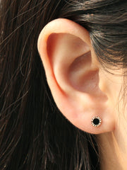 14K gold Dainty Onyx cartilage earring 20g