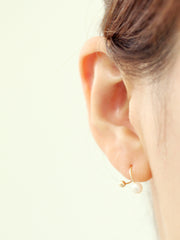 14K gold Twist Freshwater Pearl Cartilage Earring 20g