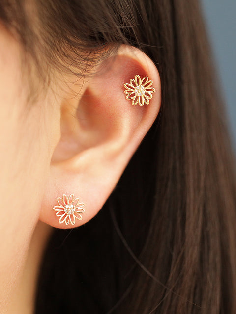 14K Gold Daisy Flower Cartilage Earring 20G