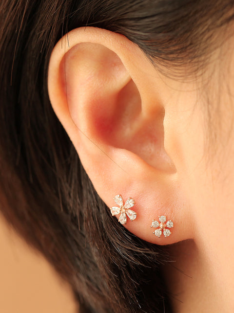 14K gold Mini Daisy Cubic cartilage earring 20g