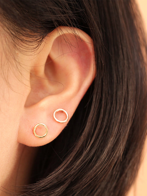 14K gold Doughnut Round cartilage earring 20g