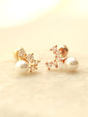 14K Gold Mini Cubic Fresh Water Pearl Cartilage Earring 20G18G16G