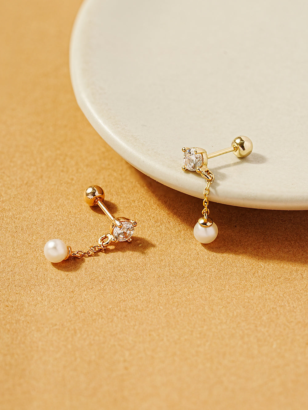 14K Gold Point Cubic Fresh Water Pearl Drop Cartilage Earring 20G18G16G