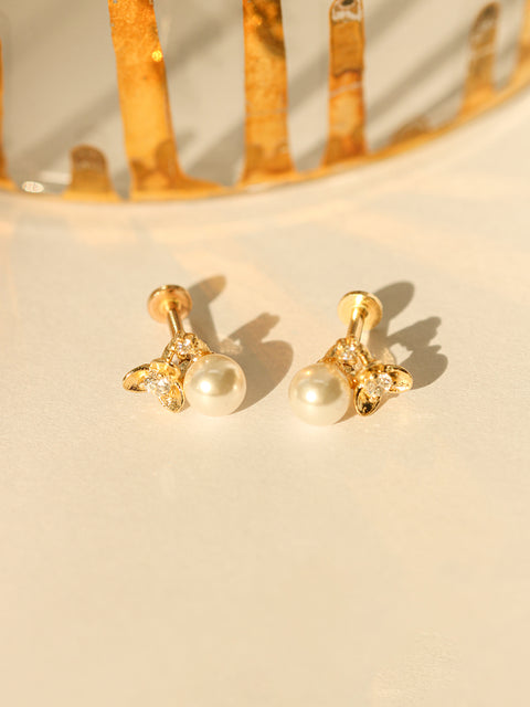14K Gold Flower Pearl Internally Threaded Labret Piercing 18G16G