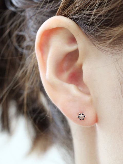 14K Gold Mini Flower Cartilage Earring 18g16g