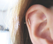 ?¬진촬영 / 중량?•인 / 10K 14K Gold White Bar Cartilage earring