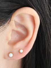 Frame Opal Cartilage earring
